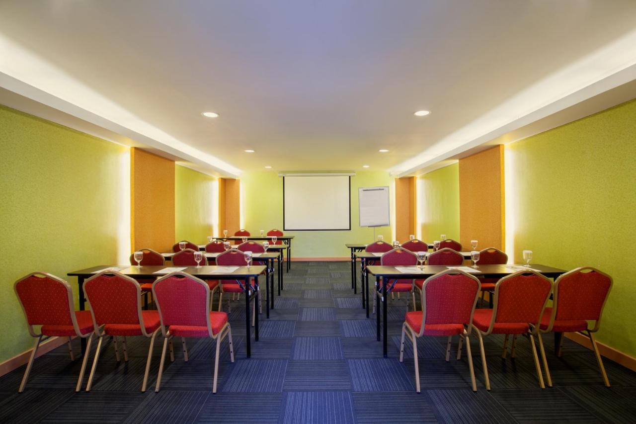 Ibis Budget Semarang Tendean Luaran gambar