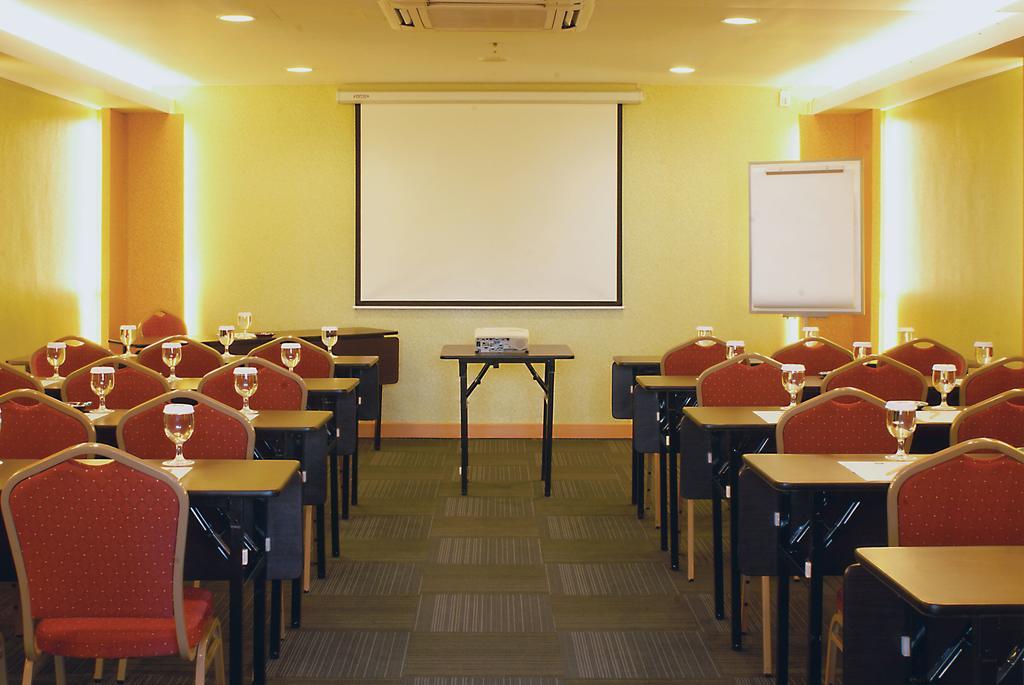 Ibis Budget Semarang Tendean Luaran gambar