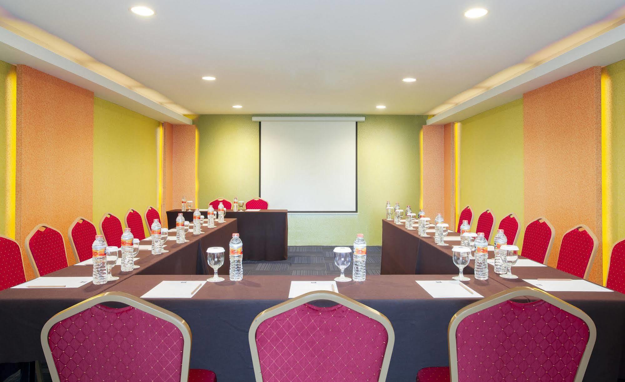 Ibis Budget Semarang Tendean Luaran gambar